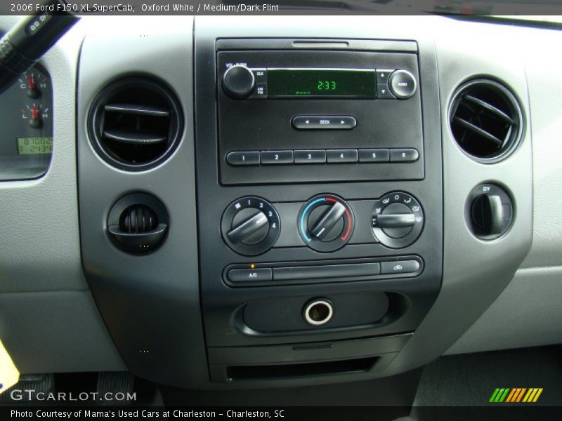 Oxford White / Medium/Dark Flint 2006 Ford F150 XL SuperCab