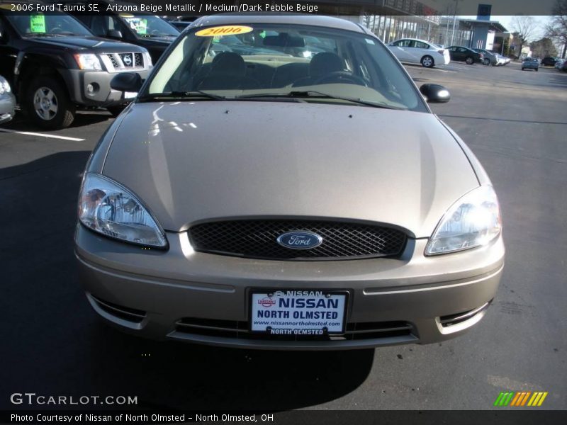 Arizona Beige Metallic / Medium/Dark Pebble Beige 2006 Ford Taurus SE