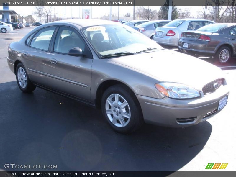 Arizona Beige Metallic / Medium/Dark Pebble Beige 2006 Ford Taurus SE