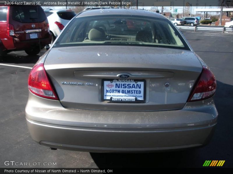 Arizona Beige Metallic / Medium/Dark Pebble Beige 2006 Ford Taurus SE