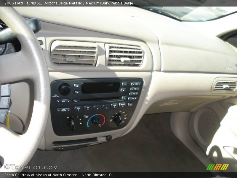 Arizona Beige Metallic / Medium/Dark Pebble Beige 2006 Ford Taurus SE