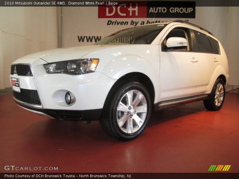 Diamond White Pearl / Beige 2010 Mitsubishi Outlander SE 4WD