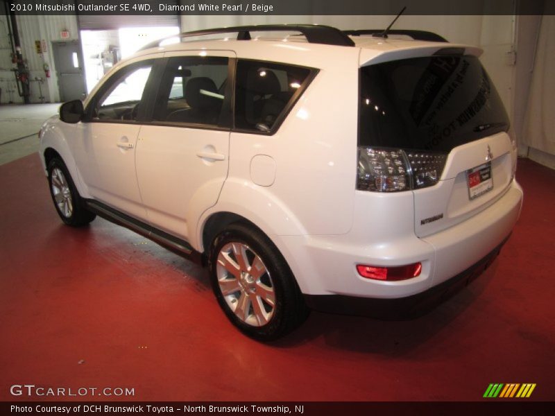 Diamond White Pearl / Beige 2010 Mitsubishi Outlander SE 4WD