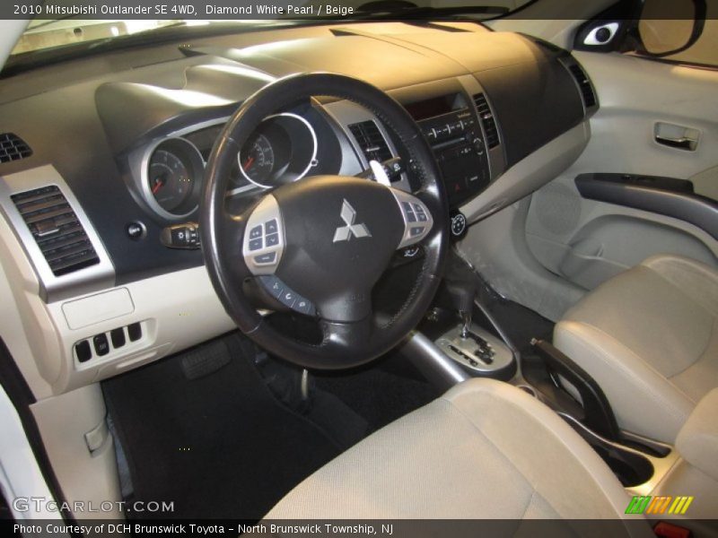 Diamond White Pearl / Beige 2010 Mitsubishi Outlander SE 4WD