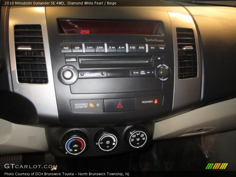 Diamond White Pearl / Beige 2010 Mitsubishi Outlander SE 4WD