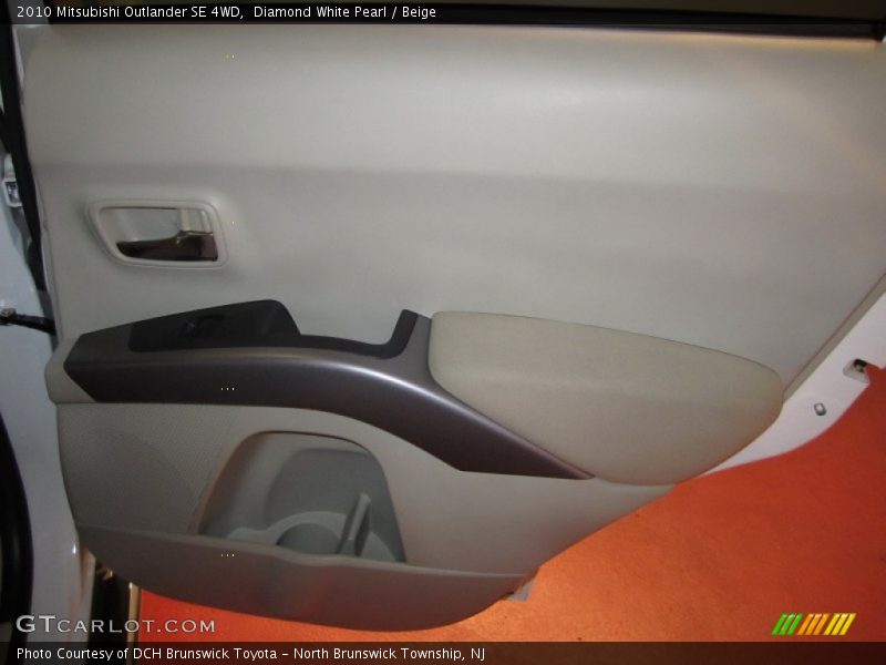 Diamond White Pearl / Beige 2010 Mitsubishi Outlander SE 4WD