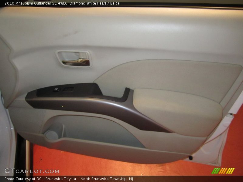 Diamond White Pearl / Beige 2010 Mitsubishi Outlander SE 4WD