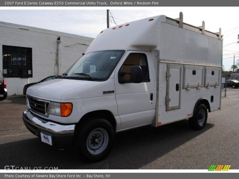Oxford White / Medium Flint 2007 Ford E Series Cutaway E350 Commercial Utility Truck