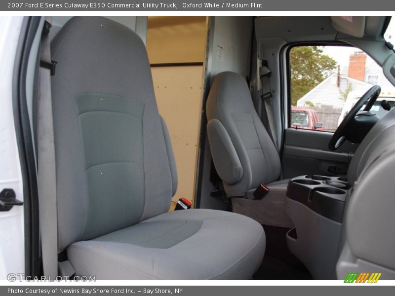 Oxford White / Medium Flint 2007 Ford E Series Cutaway E350 Commercial Utility Truck