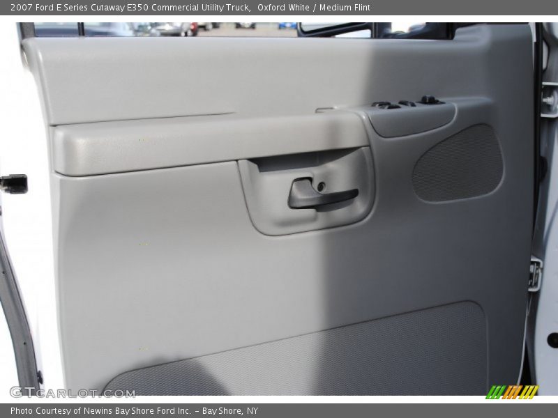 Oxford White / Medium Flint 2007 Ford E Series Cutaway E350 Commercial Utility Truck