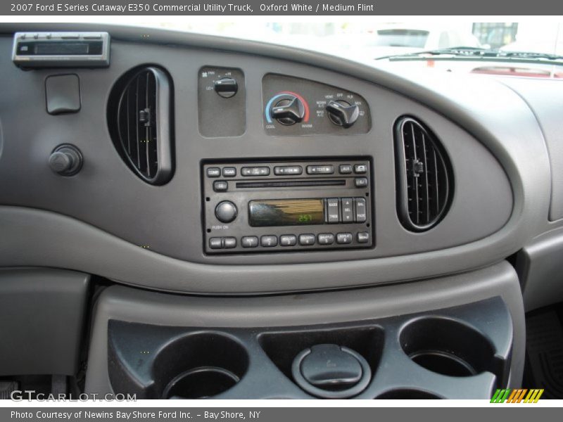 Oxford White / Medium Flint 2007 Ford E Series Cutaway E350 Commercial Utility Truck