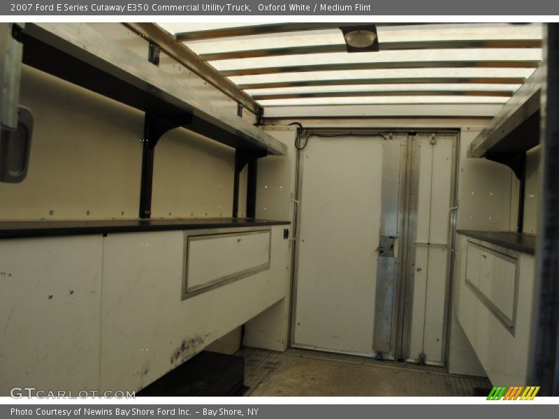 Oxford White / Medium Flint 2007 Ford E Series Cutaway E350 Commercial Utility Truck