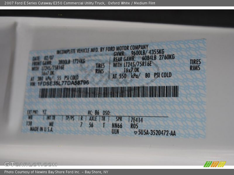 Oxford White / Medium Flint 2007 Ford E Series Cutaway E350 Commercial Utility Truck