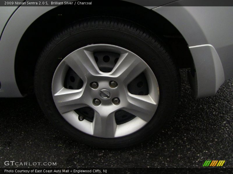 Brilliant Silver / Charcoal 2009 Nissan Sentra 2.0 S