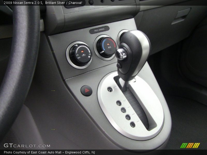 Brilliant Silver / Charcoal 2009 Nissan Sentra 2.0 S