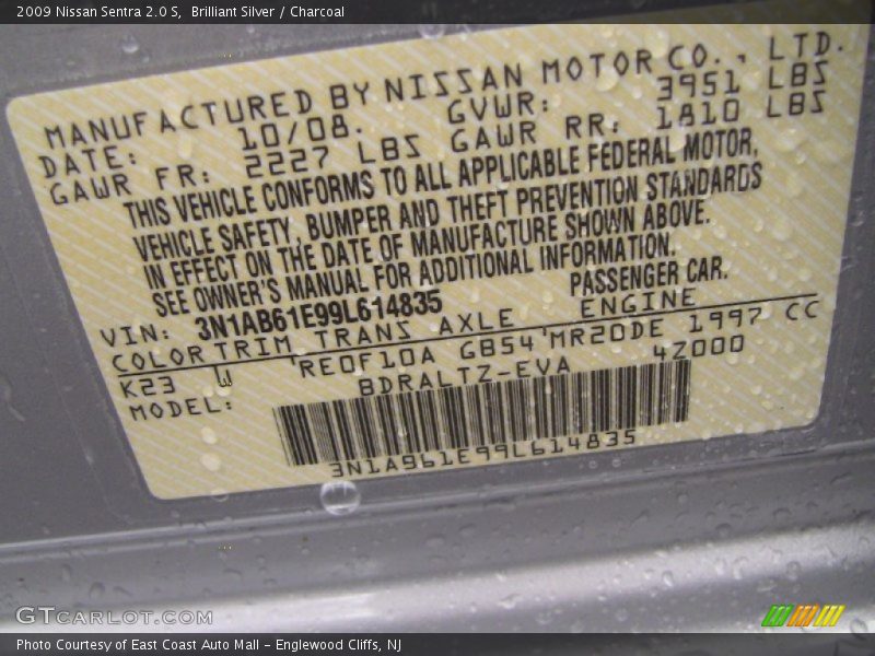 Brilliant Silver / Charcoal 2009 Nissan Sentra 2.0 S