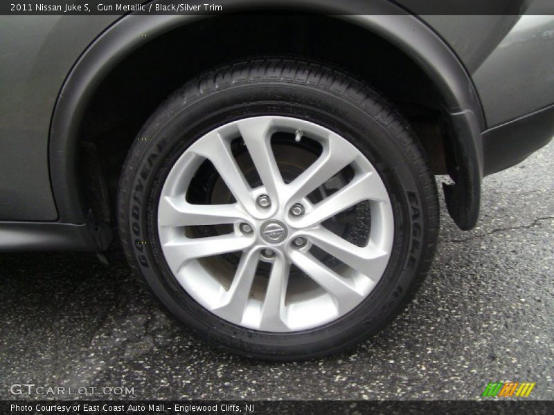 Gun Metallic / Black/Silver Trim 2011 Nissan Juke S