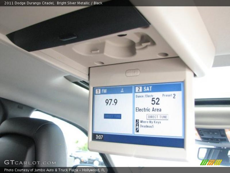Bright Silver Metallic / Black 2011 Dodge Durango Citadel