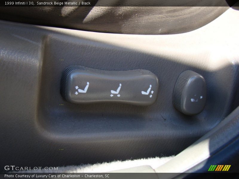 Sandrock Beige Metallic / Black 1999 Infiniti I 30