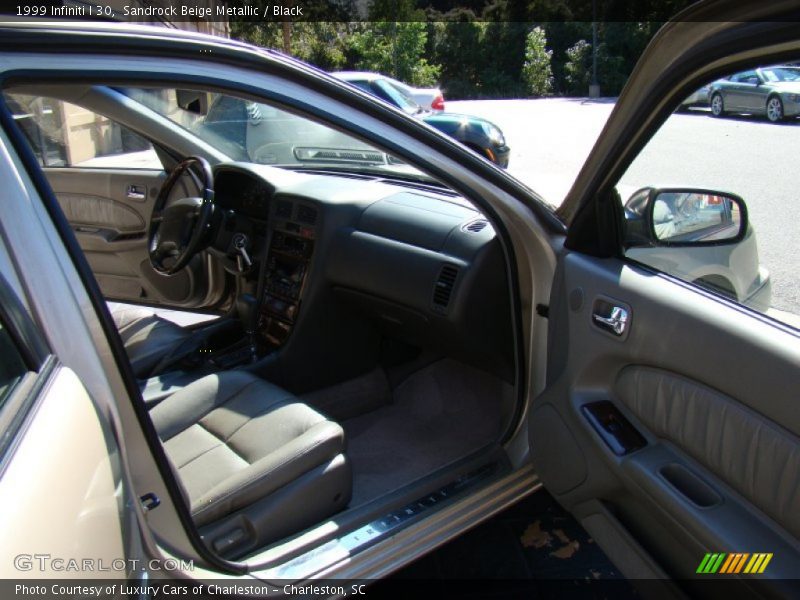 Sandrock Beige Metallic / Black 1999 Infiniti I 30