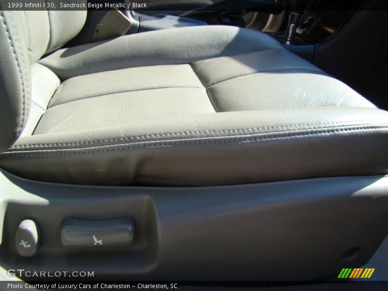 Sandrock Beige Metallic / Black 1999 Infiniti I 30