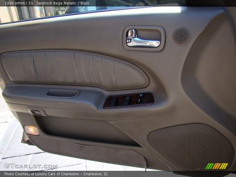Sandrock Beige Metallic / Black 1999 Infiniti I 30