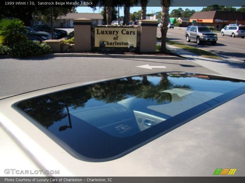 Sandrock Beige Metallic / Black 1999 Infiniti I 30