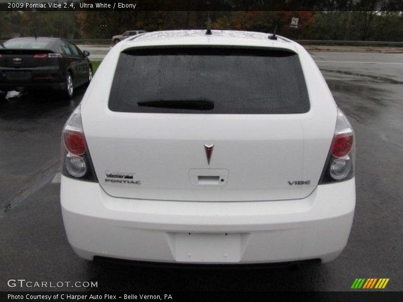 Ultra White / Ebony 2009 Pontiac Vibe 2.4