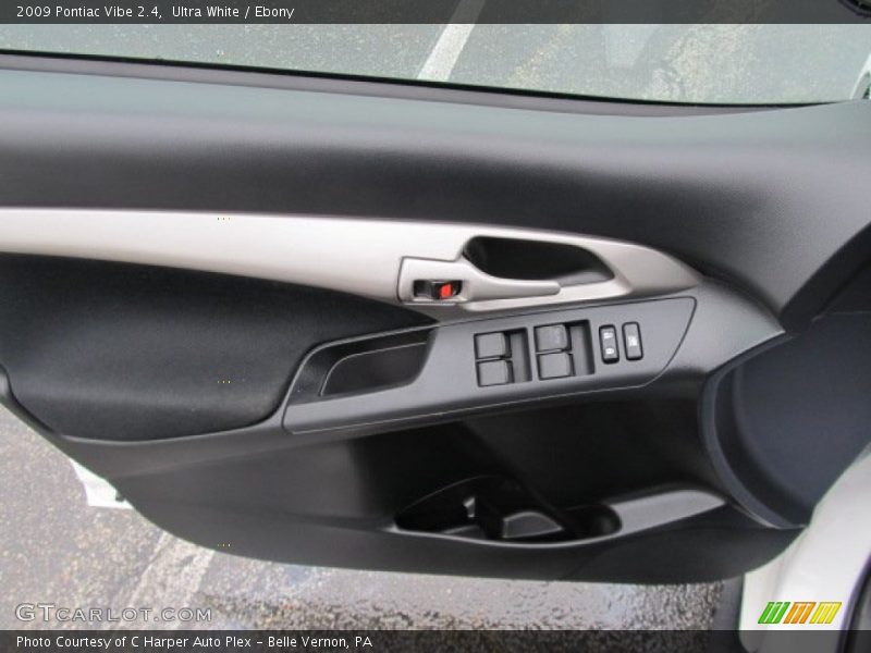 Ultra White / Ebony 2009 Pontiac Vibe 2.4