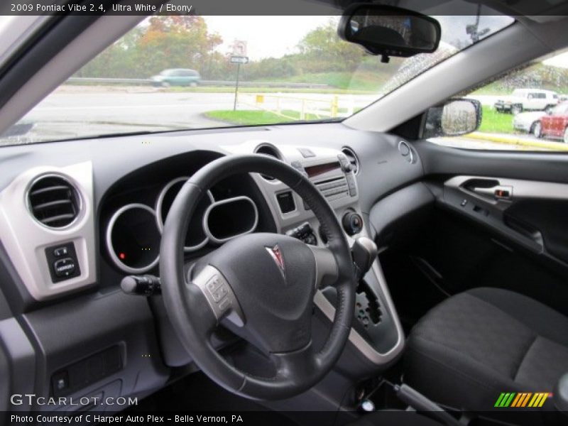 Ultra White / Ebony 2009 Pontiac Vibe 2.4