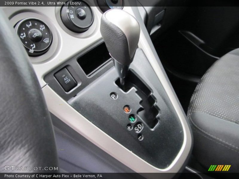 Ultra White / Ebony 2009 Pontiac Vibe 2.4
