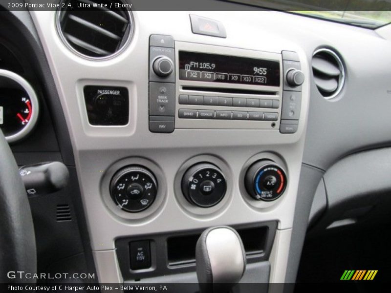 Ultra White / Ebony 2009 Pontiac Vibe 2.4