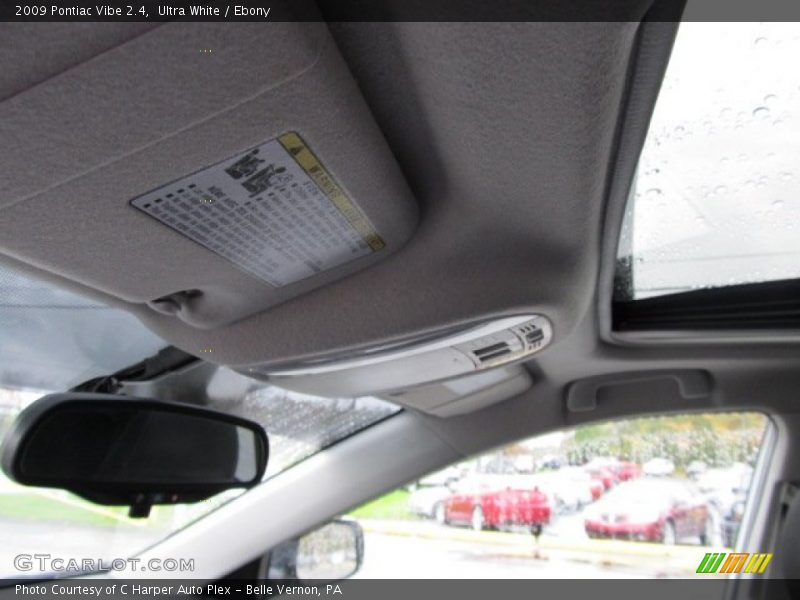 Ultra White / Ebony 2009 Pontiac Vibe 2.4