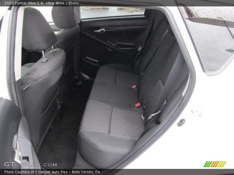 Ultra White / Ebony 2009 Pontiac Vibe 2.4
