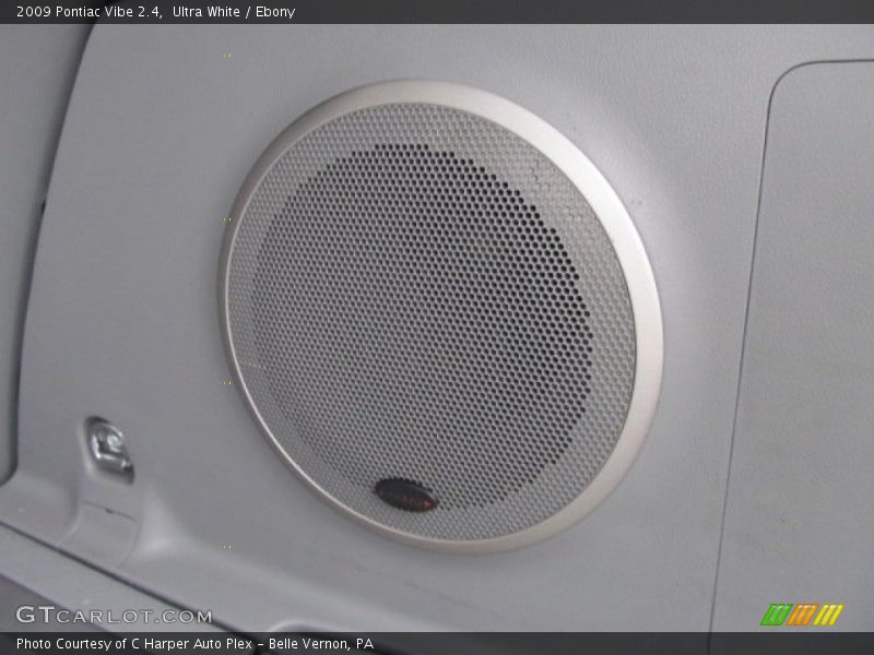 Ultra White / Ebony 2009 Pontiac Vibe 2.4
