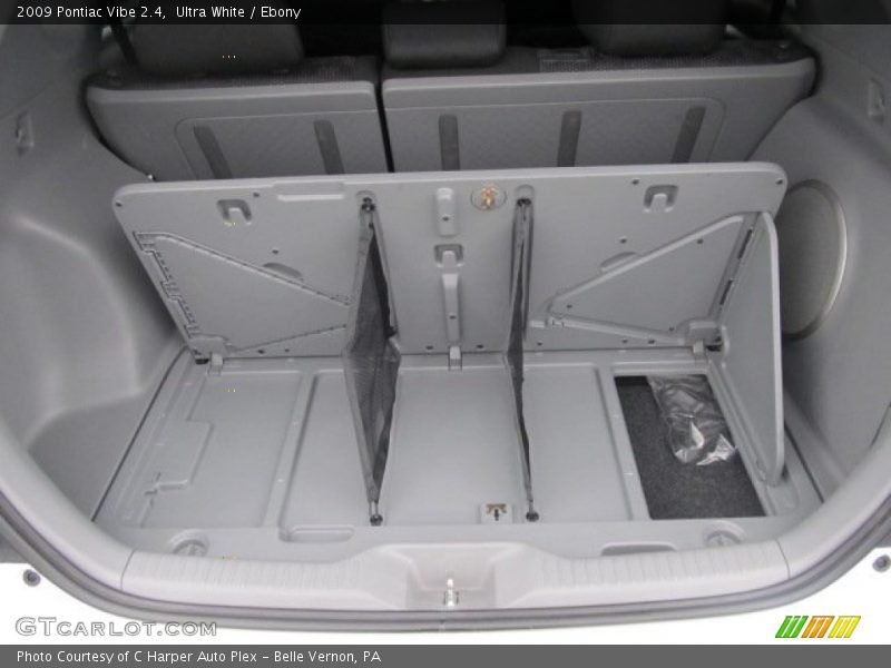 Ultra White / Ebony 2009 Pontiac Vibe 2.4