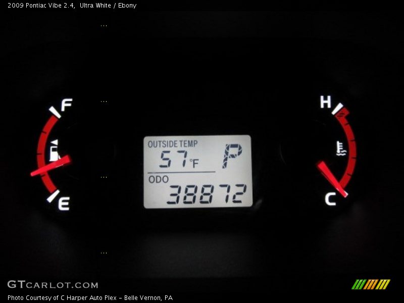 Ultra White / Ebony 2009 Pontiac Vibe 2.4