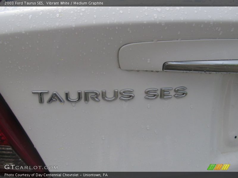 Vibrant White / Medium Graphite 2003 Ford Taurus SES