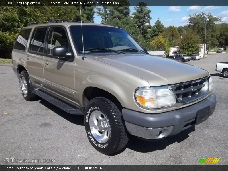 Front 3/4 View of 2000 Explorer XLT