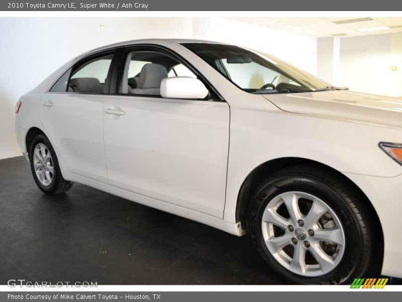 Super White / Ash Gray 2010 Toyota Camry LE