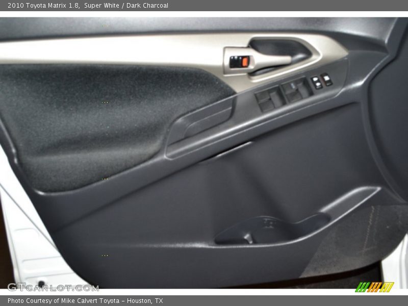Super White / Dark Charcoal 2010 Toyota Matrix 1.8