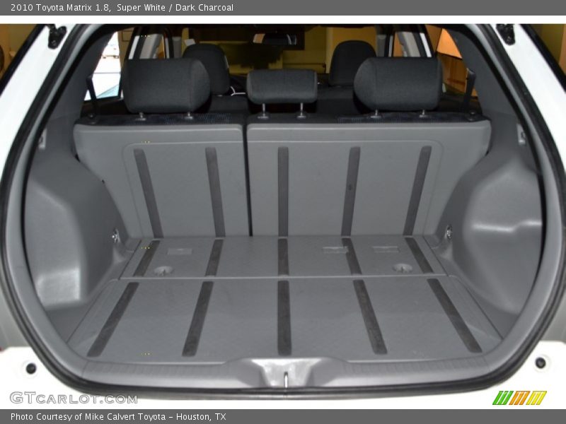 Super White / Dark Charcoal 2010 Toyota Matrix 1.8