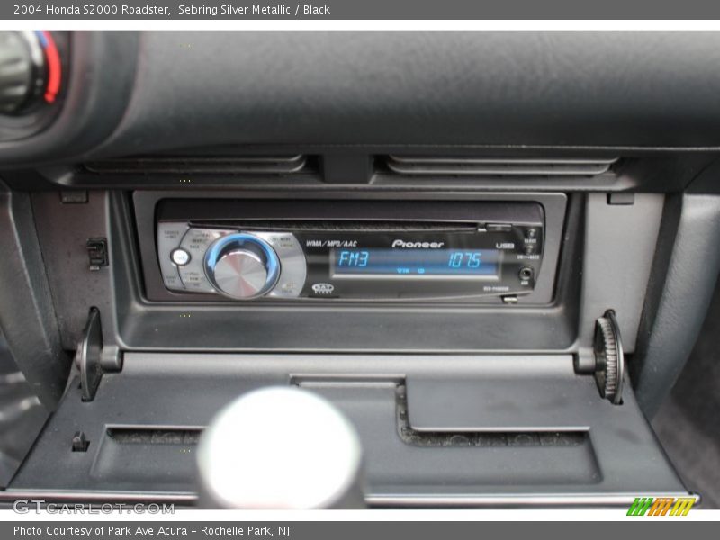 Sebring Silver Metallic / Black 2004 Honda S2000 Roadster