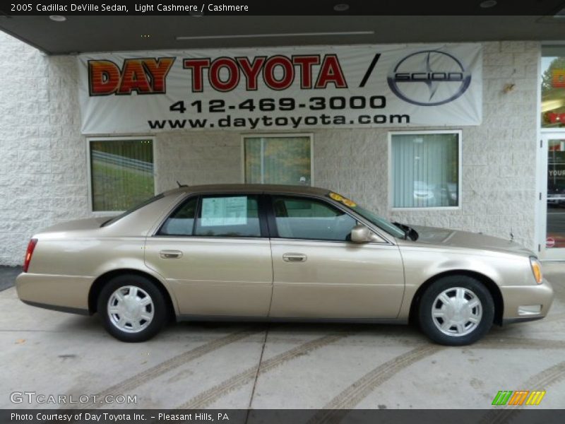 Light Cashmere / Cashmere 2005 Cadillac DeVille Sedan