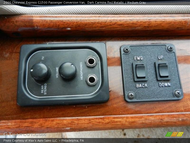 Controls of 2000 Express G1500 Passenger Conversion Van