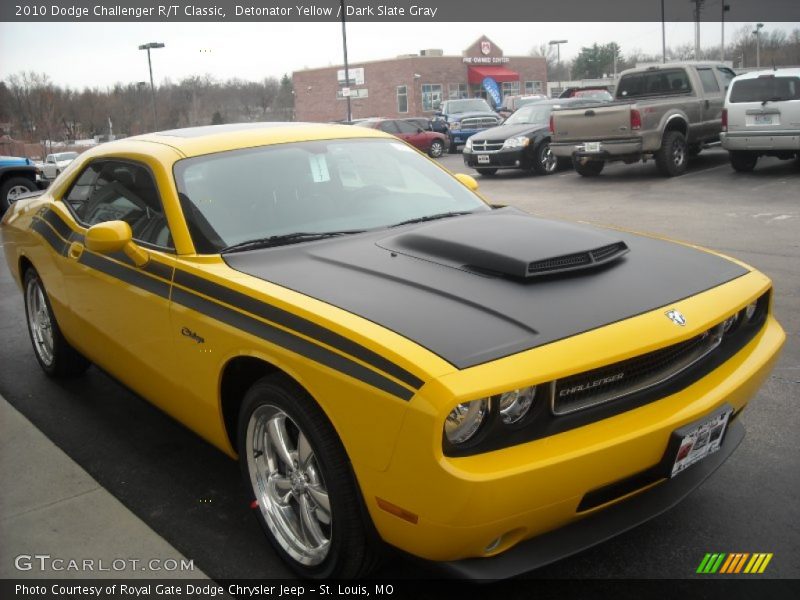 Front 3/4 View of 2010 Challenger R/T Classic
