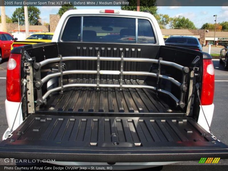 Oxford White / Medium Dark Flint 2005 Ford Explorer Sport Trac XLT 4x4