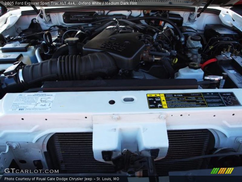 Oxford White / Medium Dark Flint 2005 Ford Explorer Sport Trac XLT 4x4