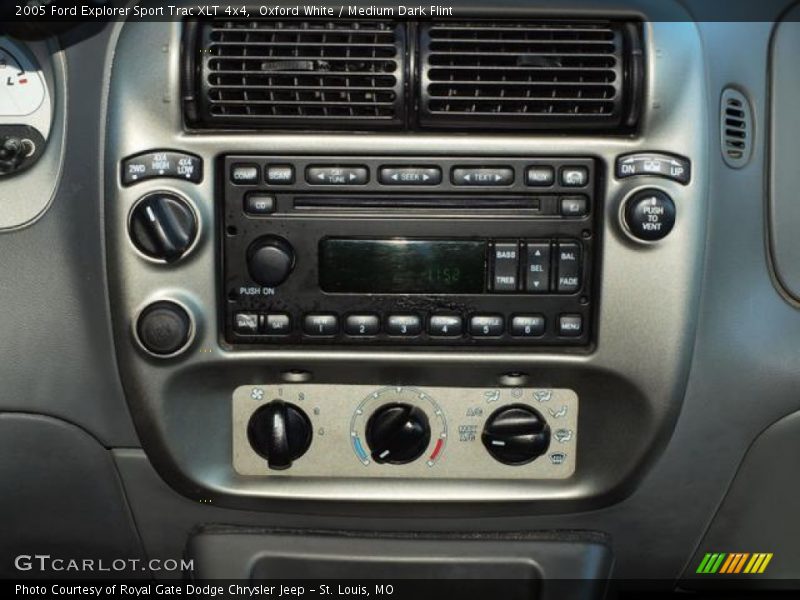 Oxford White / Medium Dark Flint 2005 Ford Explorer Sport Trac XLT 4x4
