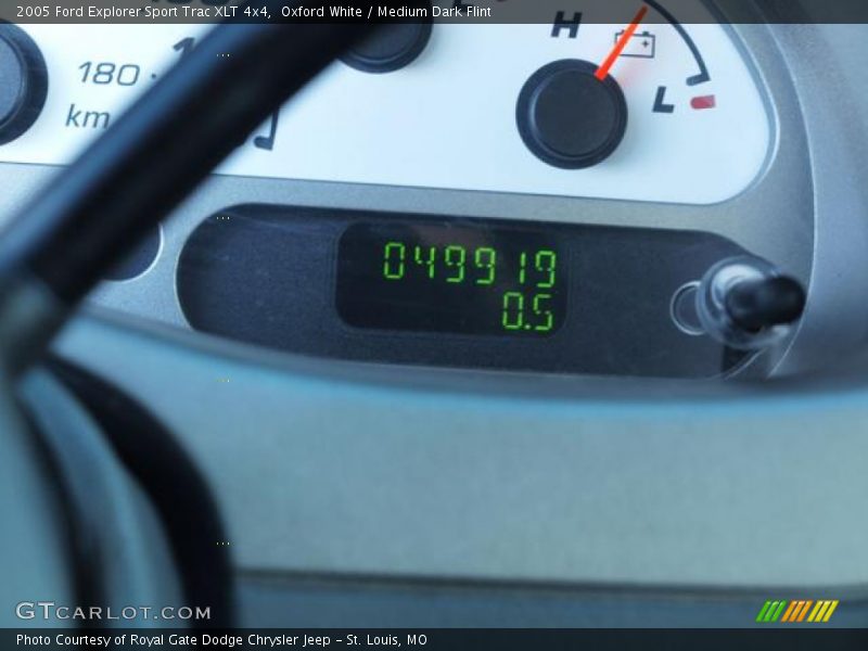 Oxford White / Medium Dark Flint 2005 Ford Explorer Sport Trac XLT 4x4